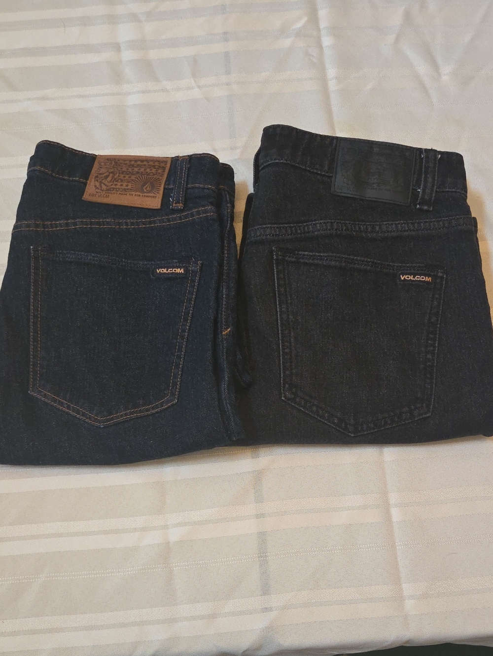 2 Pair Volcom Men's Black and Dark Blue  Jeans. Vorta Slim Straight 31 Waist